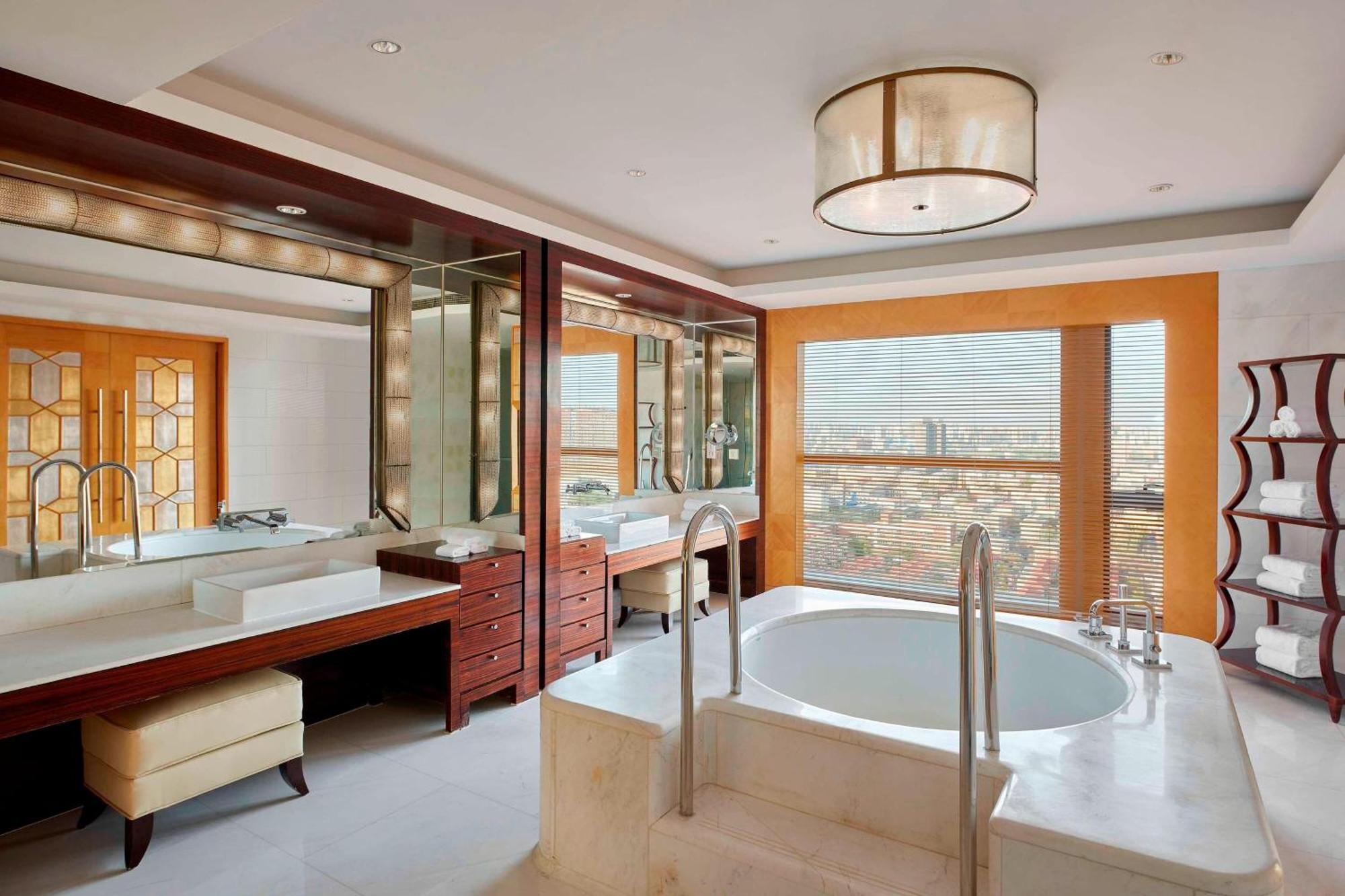 Sheraton Hohhot Hotel Exterior photo